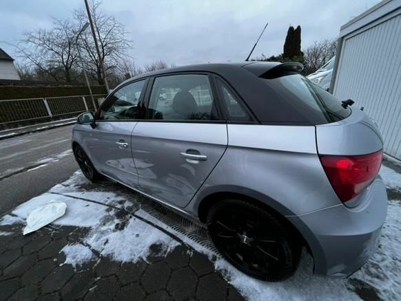 Сірий Ауді А1, об'ємом двигуна 0 л та пробігом 175 тис. км за 12000 $, фото 4 на Automoto.ua