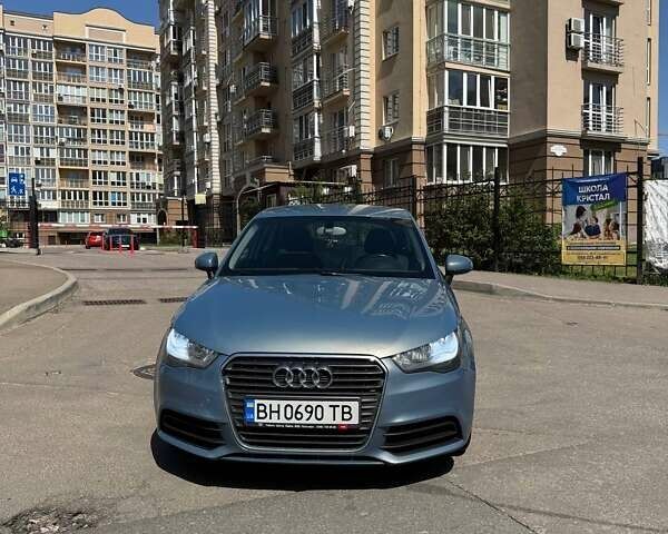 Синій Ауді А1, об'ємом двигуна 1.39 л та пробігом 125 тис. км за 10300 $, фото 4 на Automoto.ua