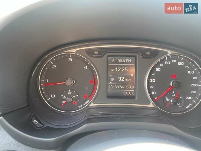 Синій Ауді А1, об'ємом двигуна 1.6 л та пробігом 191 тис. км за 9999 $, фото 6 на Automoto.ua