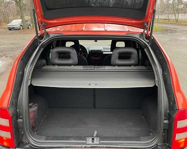 Красный Ауди А2, объемом двигателя 1.4 л и пробегом 238 тыс. км за 4000 $, фото 6 на Automoto.ua