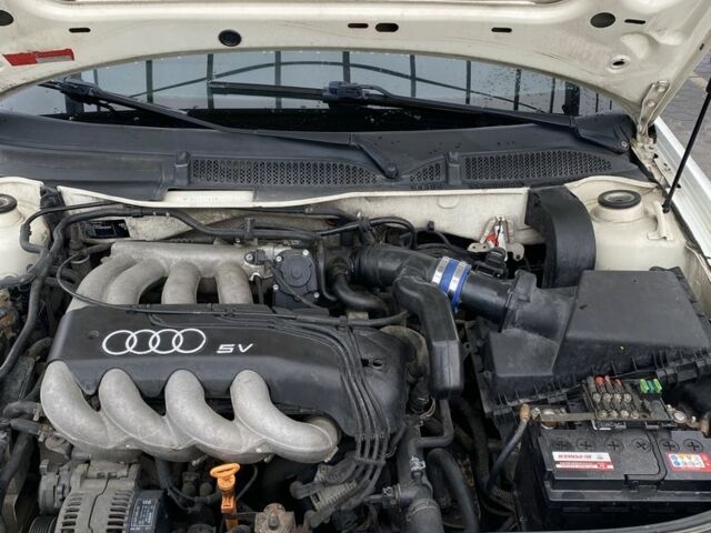 Белый Ауди А3, объемом двигателя 1.8 л и пробегом 300 тыс. км за 2200 $, фото 4 на Automoto.ua