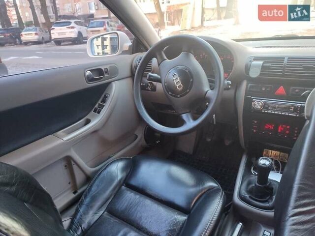 Белый Ауди А3, объемом двигателя 1.8 л и пробегом 384 тыс. км за 4350 $, фото 3 на Automoto.ua