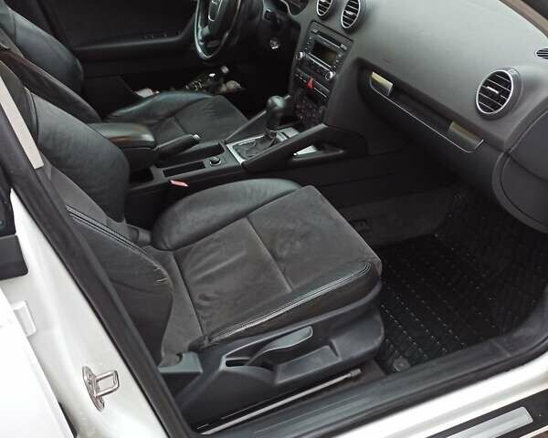 Білий Ауді А3, об'ємом двигуна 1.6 л та пробігом 201 тис. км за 7900 $, фото 12 на Automoto.ua