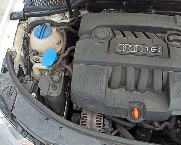 Білий Ауді А3, об'ємом двигуна 1.6 л та пробігом 201 тис. км за 7900 $, фото 2 на Automoto.ua