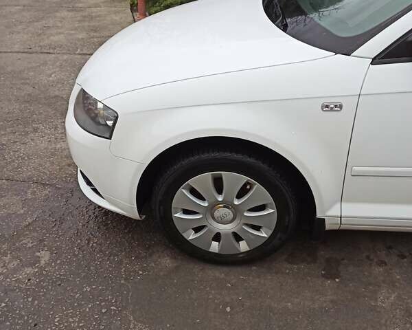 Білий Ауді А3, об'ємом двигуна 1.6 л та пробігом 201 тис. км за 7900 $, фото 23 на Automoto.ua