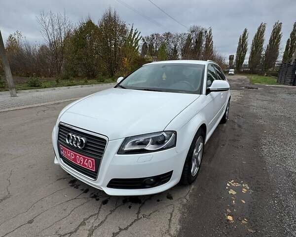 Белый Ауди А3, объемом двигателя 1.8 л и пробегом 243 тыс. км за 8300 $, фото 1 на Automoto.ua