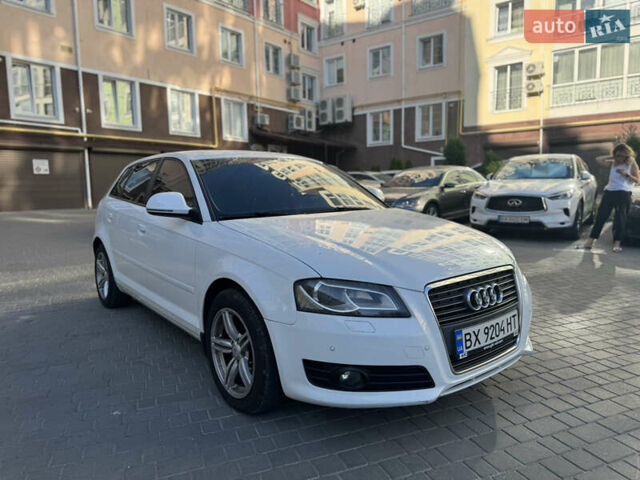 Белый Ауди А3, объемом двигателя 1.6 л и пробегом 126 тыс. км за 8800 $, фото 5 на Automoto.ua