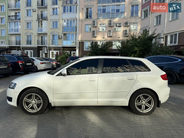 Белый Ауди А3, объемом двигателя 1.6 л и пробегом 126 тыс. км за 8800 $, фото 1 на Automoto.ua