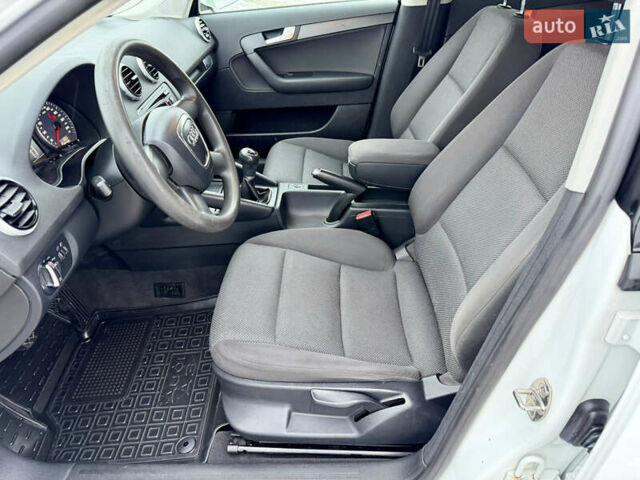 Білий Ауді А3, об'ємом двигуна 0 л та пробігом 221 тис. км за 9199 $, фото 32 на Automoto.ua