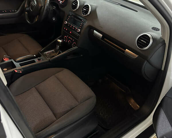 Білий Ауді А3, об'ємом двигуна 1.2 л та пробігом 145 тис. км за 8500 $, фото 31 на Automoto.ua