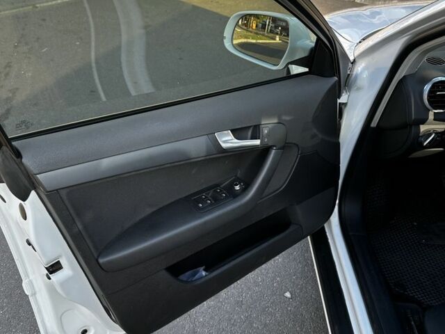 Белый Ауди А3, объемом двигателя 1.2 л и пробегом 160 тыс. км за 8400 $, фото 8 на Automoto.ua