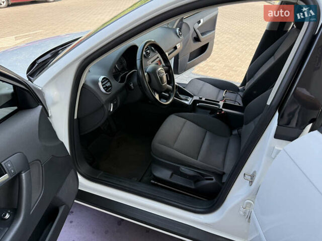 Білий Ауді А3, об'ємом двигуна 1.2 л та пробігом 130 тис. км за 9999 $, фото 41 на Automoto.ua
