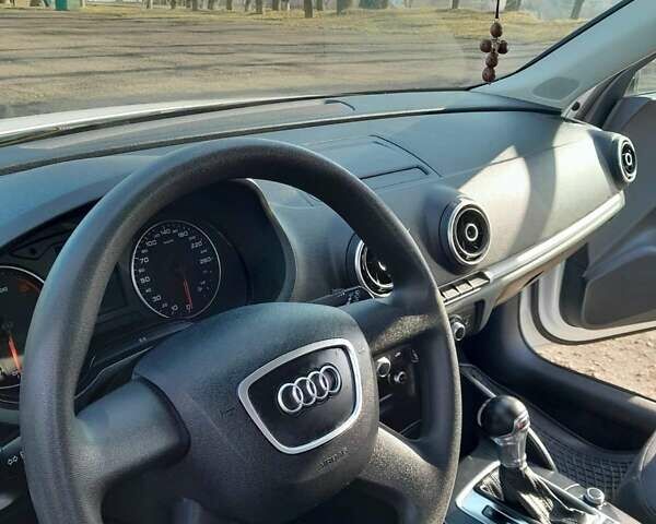 Белый Ауди А3, объемом двигателя 1.6 л и пробегом 242 тыс. км за 12300 $, фото 5 на Automoto.ua