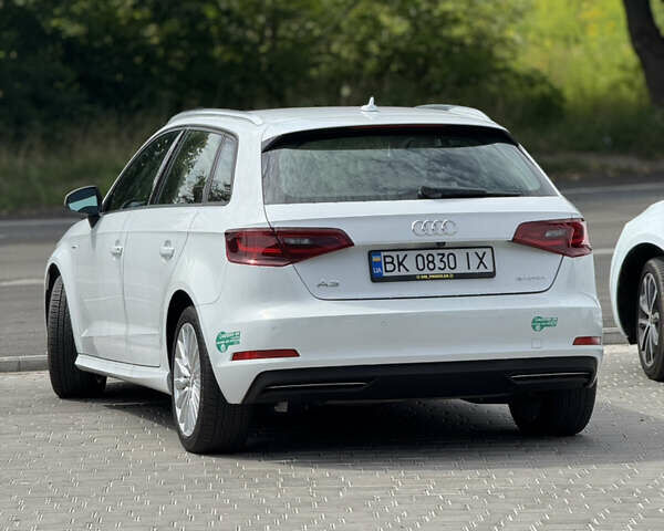 Белый Ауди А3, объемом двигателя 1.4 л и пробегом 179 тыс. км за 15900 $, фото 3 на Automoto.ua