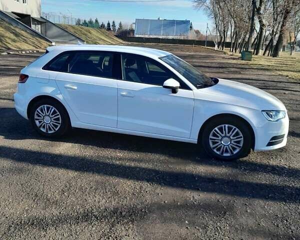 Белый Ауди А3, объемом двигателя 1.6 л и пробегом 242 тыс. км за 12300 $, фото 2 на Automoto.ua