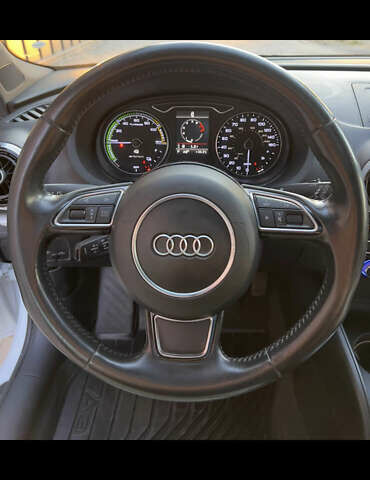 Белый Ауди А3, объемом двигателя 0 л и пробегом 177 тыс. км за 16000 $, фото 12 на Automoto.ua