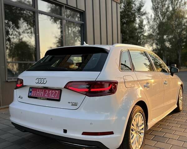 Белый Ауди А3, объемом двигателя 0 л и пробегом 177 тыс. км за 16000 $, фото 1 на Automoto.ua