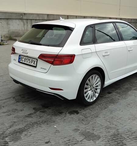 Белый Ауди А3, объемом двигателя 1.4 л и пробегом 152 тыс. км за 15200 $, фото 8 на Automoto.ua
