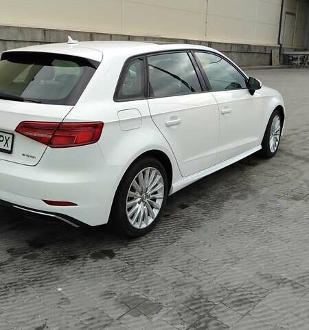 Белый Ауди А3, объемом двигателя 1.4 л и пробегом 152 тыс. км за 15200 $, фото 7 на Automoto.ua