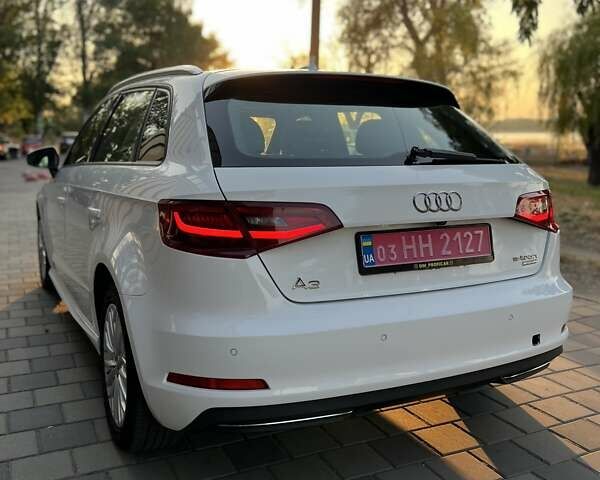 Белый Ауди А3, объемом двигателя 0 л и пробегом 177 тыс. км за 16000 $, фото 2 на Automoto.ua