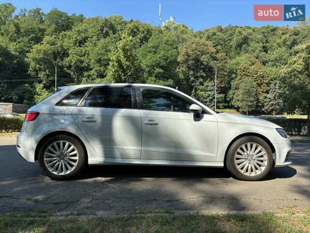 Белый Ауди А3, объемом двигателя 1.4 л и пробегом 112 тыс. км за 20000 $, фото 14 на Automoto.ua