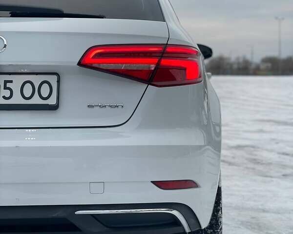 Белый Ауди А3, объемом двигателя 1.4 л и пробегом 112 тыс. км за 20000 $, фото 25 на Automoto.ua