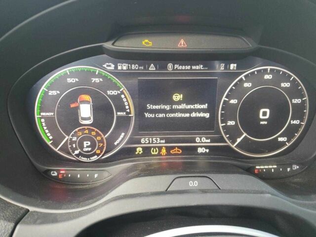 Белый Ауди А3, объемом двигателя 1.4 л и пробегом 104 тыс. км за 2500 $, фото 7 на Automoto.ua