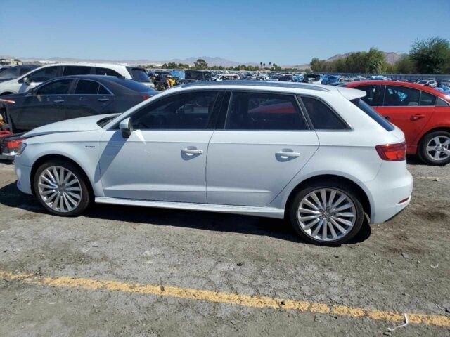 Белый Ауди А3, объемом двигателя 1.4 л и пробегом 104 тыс. км за 2500 $, фото 3 на Automoto.ua