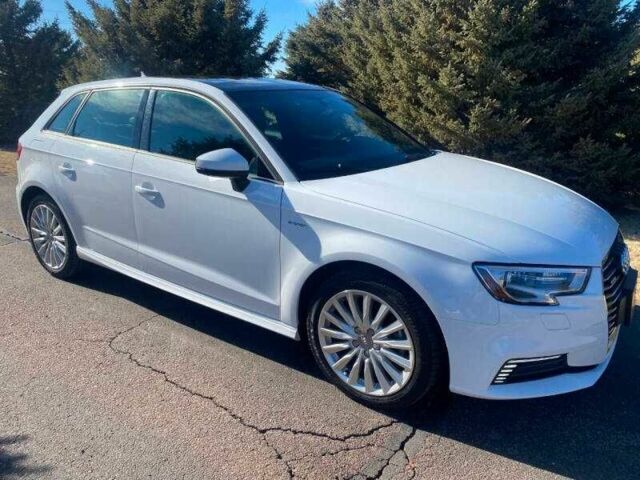 Белый Ауди А3, объемом двигателя 1.4 л и пробегом 48 тыс. км за 3900 $, фото 1 на Automoto.ua