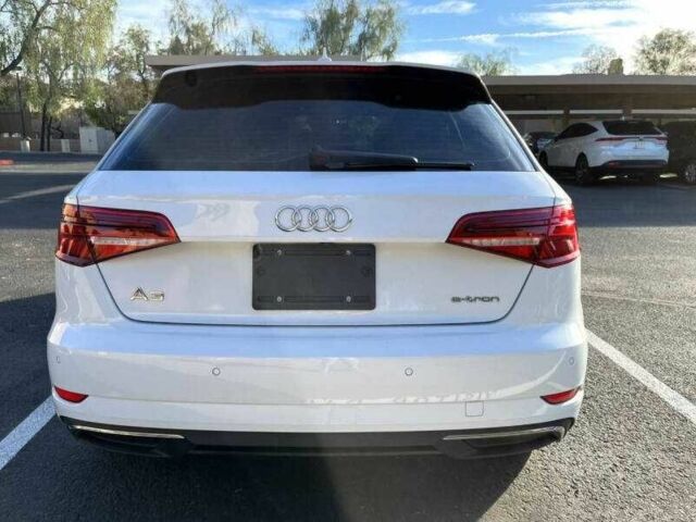 Белый Ауди А3, объемом двигателя 2 л и пробегом 43 тыс. км за 3900 $, фото 2 на Automoto.ua