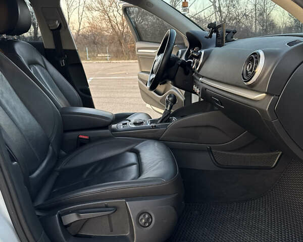 Белый Ауди А3, объемом двигателя 1.6 л и пробегом 245 тыс. км за 13500 $, фото 23 на Automoto.ua