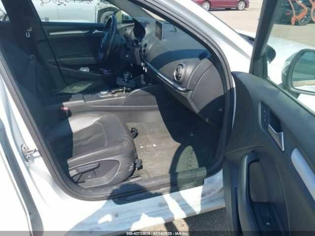 Белый Ауди А3, объемом двигателя 1.8 л и пробегом 53 тыс. км за 2200 $, фото 4 на Automoto.ua