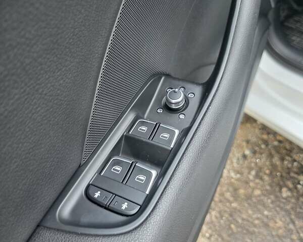 Белый Ауди А3, объемом двигателя 1.6 л и пробегом 53 тыс. км за 20500 $, фото 6 на Automoto.ua