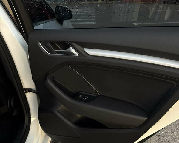 Белый Ауди А3, объемом двигателя 1.6 л и пробегом 245 тыс. км за 13500 $, фото 29 на Automoto.ua