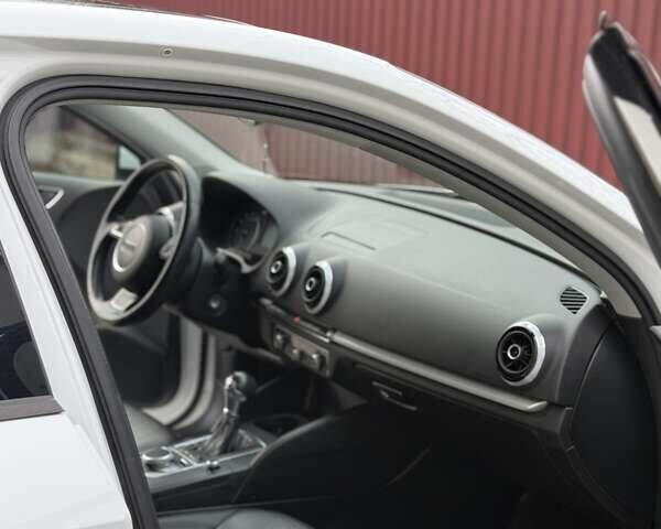 Білий Ауді А3, об'ємом двигуна 1.8 л та пробігом 229 тис. км за 13500 $, фото 13 на Automoto.ua