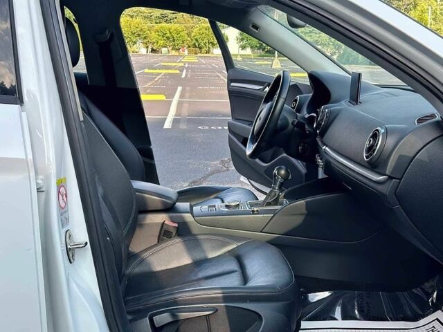 Белый Ауди А3, объемом двигателя 1.8 л и пробегом 132 тыс. км за 7000 $, фото 12 на Automoto.ua