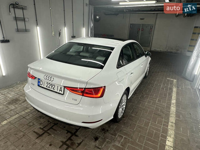 Ауди А3 2016 в Киеве на Automoto.ua Белый Ауди А3, объемом двигателя 1.97 л и пробегом 80 тыс. км за 18200 $, фото 5 на Automoto.ua