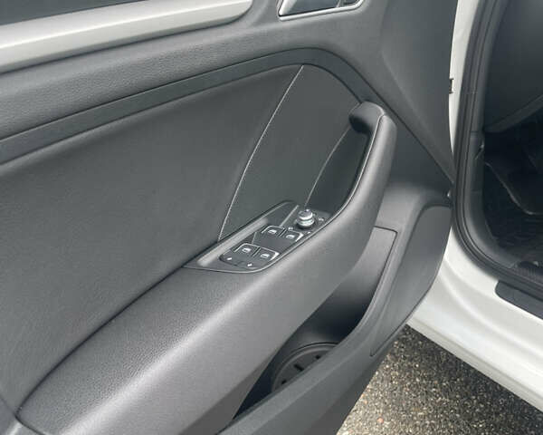 Білий Ауді А3, об'ємом двигуна 1.97 л та пробігом 63 тис. км за 20200 $, фото 18 на Automoto.ua