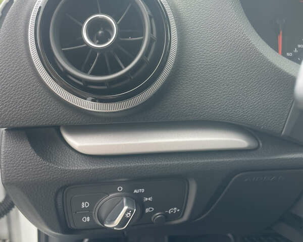 Білий Ауді А3, об'ємом двигуна 1.97 л та пробігом 63 тис. км за 20200 $, фото 24 на Automoto.ua