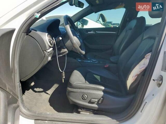 Белый Ауди А3, объемом двигателя 1.8 л и пробегом 35 тыс. км за 2000 $, фото 6 на Automoto.ua