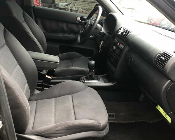 Черный Ауди А3, объемом двигателя 1.6 л и пробегом 255 тыс. км за 2500 $, фото 6 на Automoto.ua