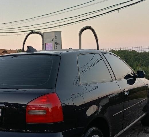 Черный Ауди А3, объемом двигателя 1.6 л и пробегом 280 тыс. км за 3800 $, фото 2 на Automoto.ua