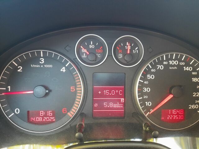 Чорний Ауді А3, об'ємом двигуна 2 л та пробігом 228 тис. км за 3000 $, фото 10 на Automoto.ua