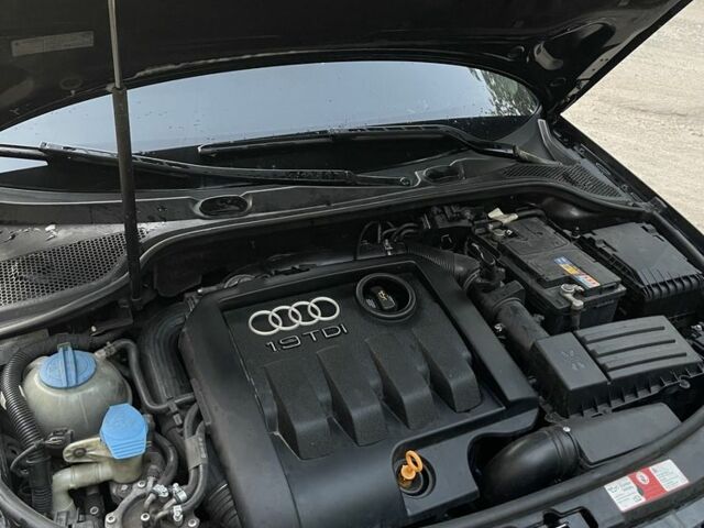 Черный Ауди А3, объемом двигателя 1.9 л и пробегом 300 тыс. км за 5400 $, фото 5 на Automoto.ua