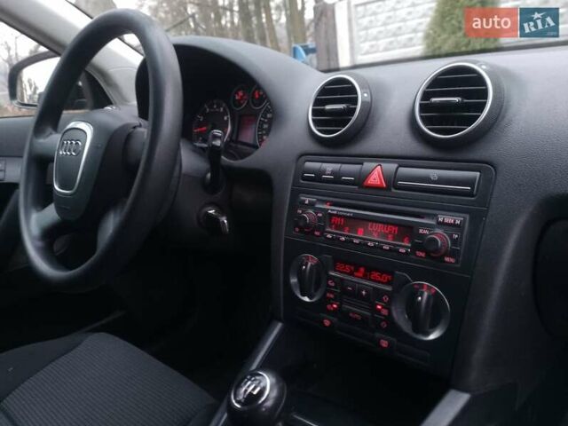 Черный Ауди А3, объемом двигателя 1.6 л и пробегом 220 тыс. км за 5850 $, фото 1 на Automoto.ua