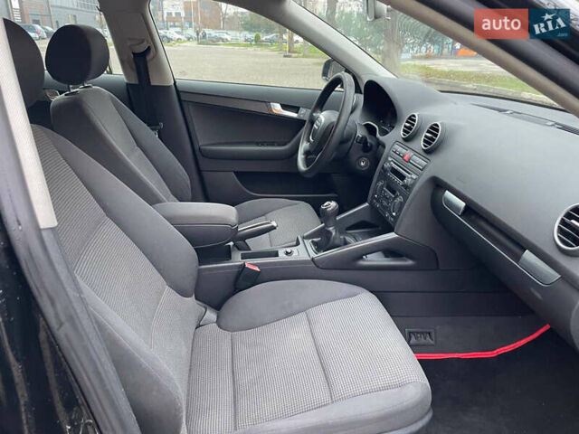 Черный Ауди А3, объемом двигателя 1.6 л и пробегом 200 тыс. км за 5950 $, фото 6 на Automoto.ua