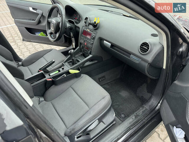 Черный Ауди А3, объемом двигателя 1.97 л и пробегом 209 тыс. км за 5000 $, фото 8 на Automoto.ua