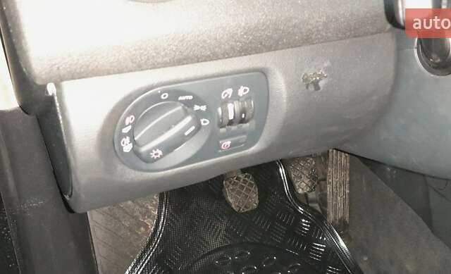 Чорний Ауді А3, об'ємом двигуна 1.6 л та пробігом 226 тис. км за 6800 $, фото 10 на Automoto.ua