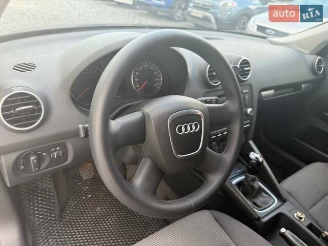 Чорний Ауді А3, об'ємом двигуна 1.6 л та пробігом 215 тис. км за 6000 $, фото 4 на Automoto.ua