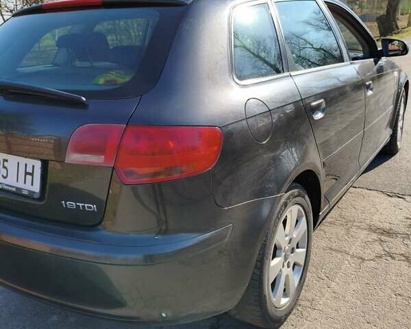 Черный Ауди А3, объемом двигателя 1.9 л и пробегом 350 тыс. км за 7500 $, фото 1 на Automoto.ua